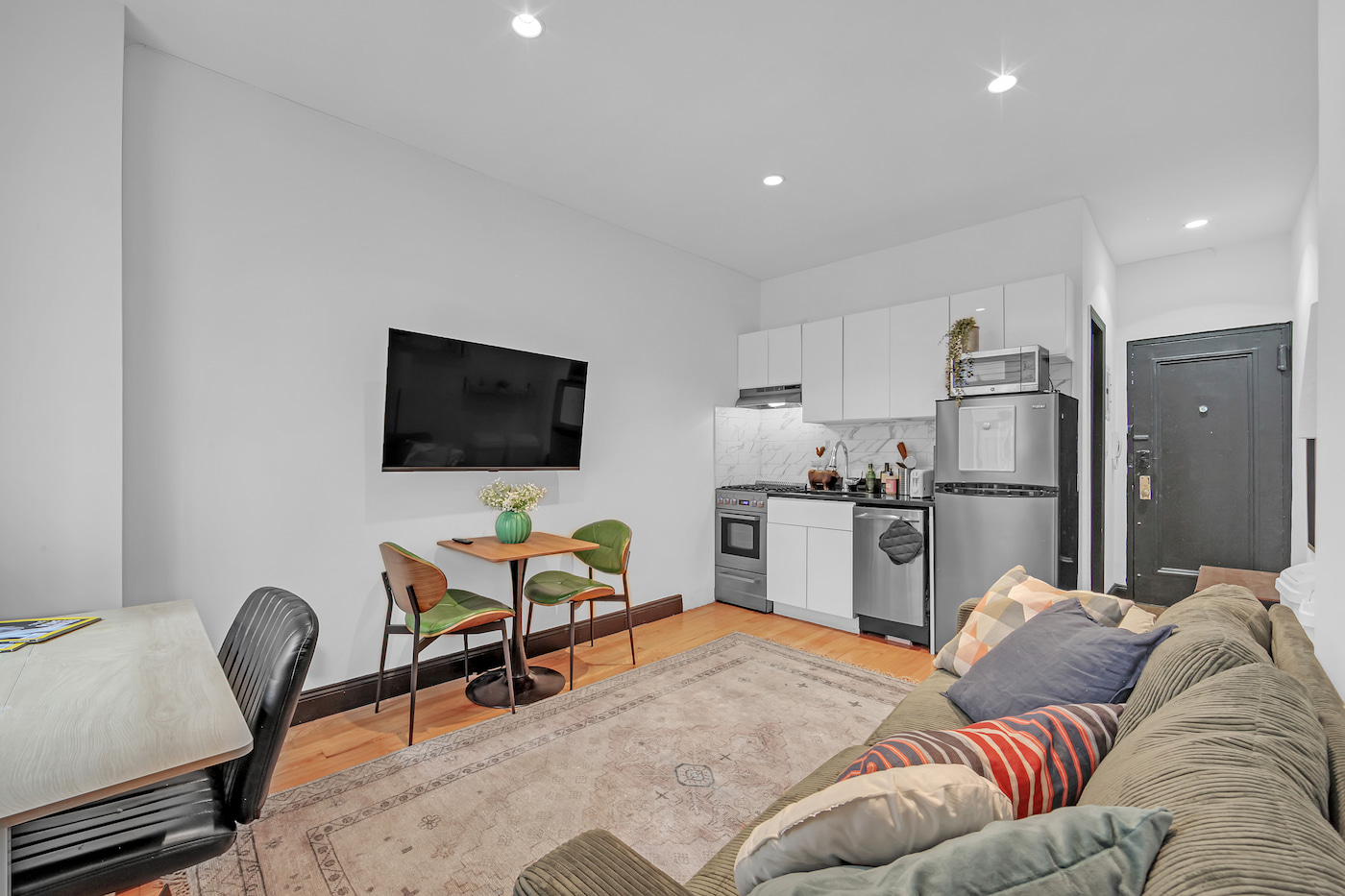 The Apartment at 1 Bedroom / 1 Bathroom Apartment (Image 7)