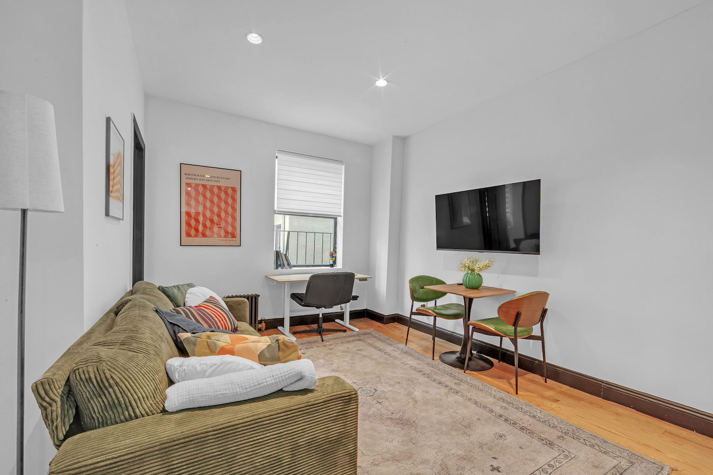 1 Bedroom / 1 Bathroom Apartment: The Apartment (Image 1)