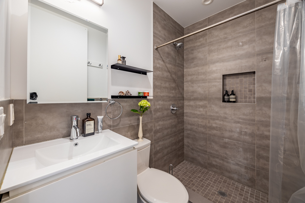 The Bathrooms at The Owens House (Image 2)
