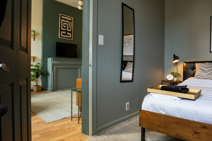 1 Bedroom / 1 Bathroom Apartment: The Apartment (Image 4)