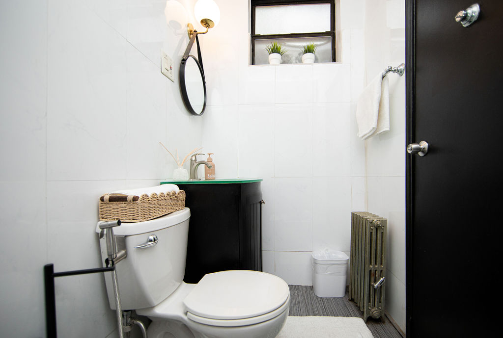 The Bathrooms at The Hell's Kitchen House II (Image 2)