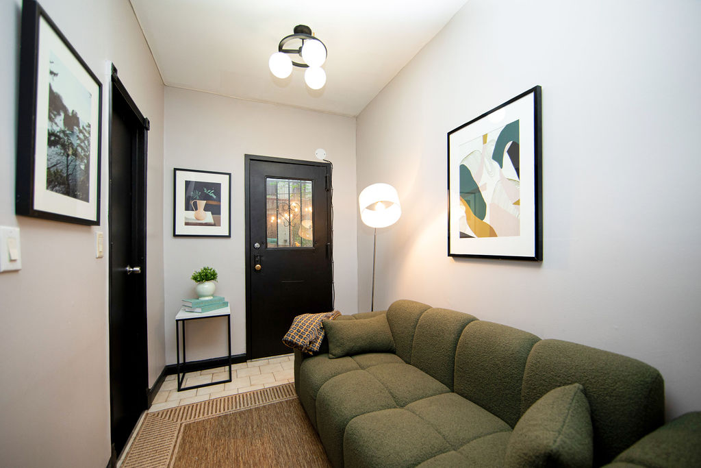 The Room at Economy (Image 7)