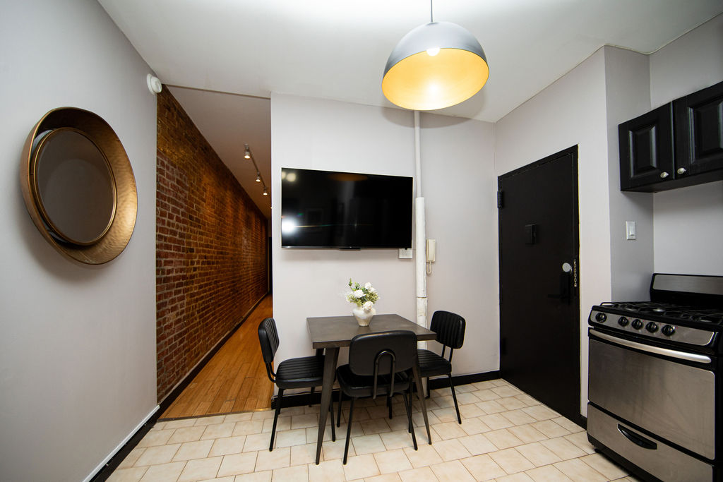 The Living Room at The Hell's Kitchen House II (Image 3)