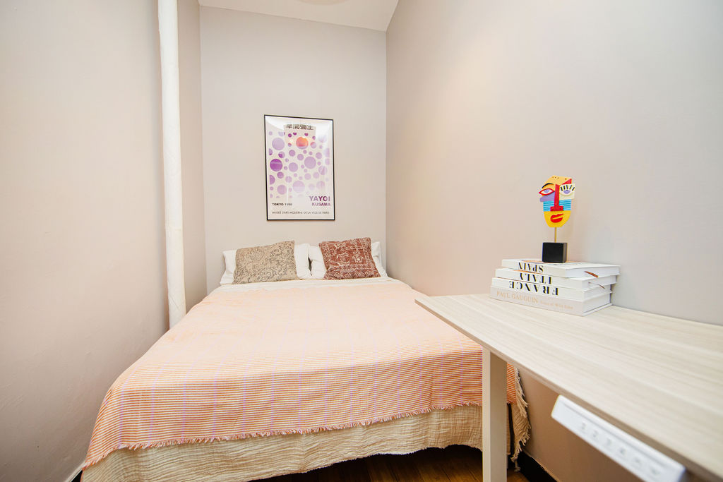 The Room at Economy (Image 5)