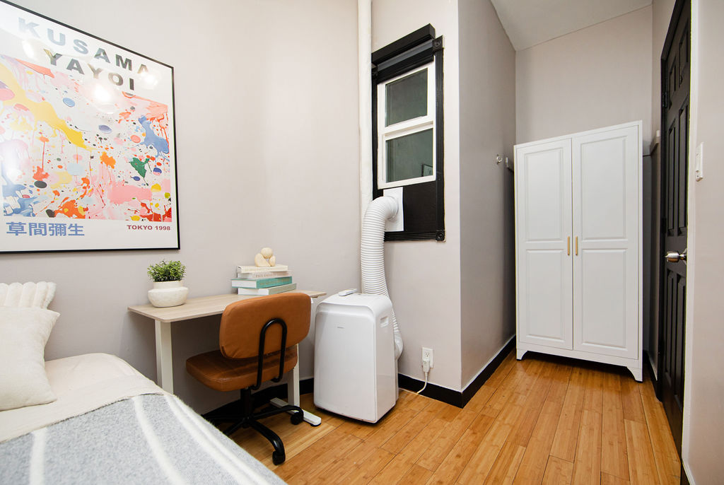The Room at Economy (Image 3)