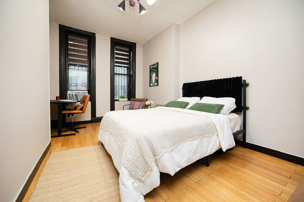 Standard+: The Room (Image 1)