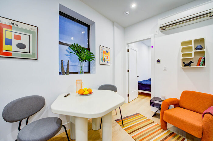 Standard: The Room (Image 4)