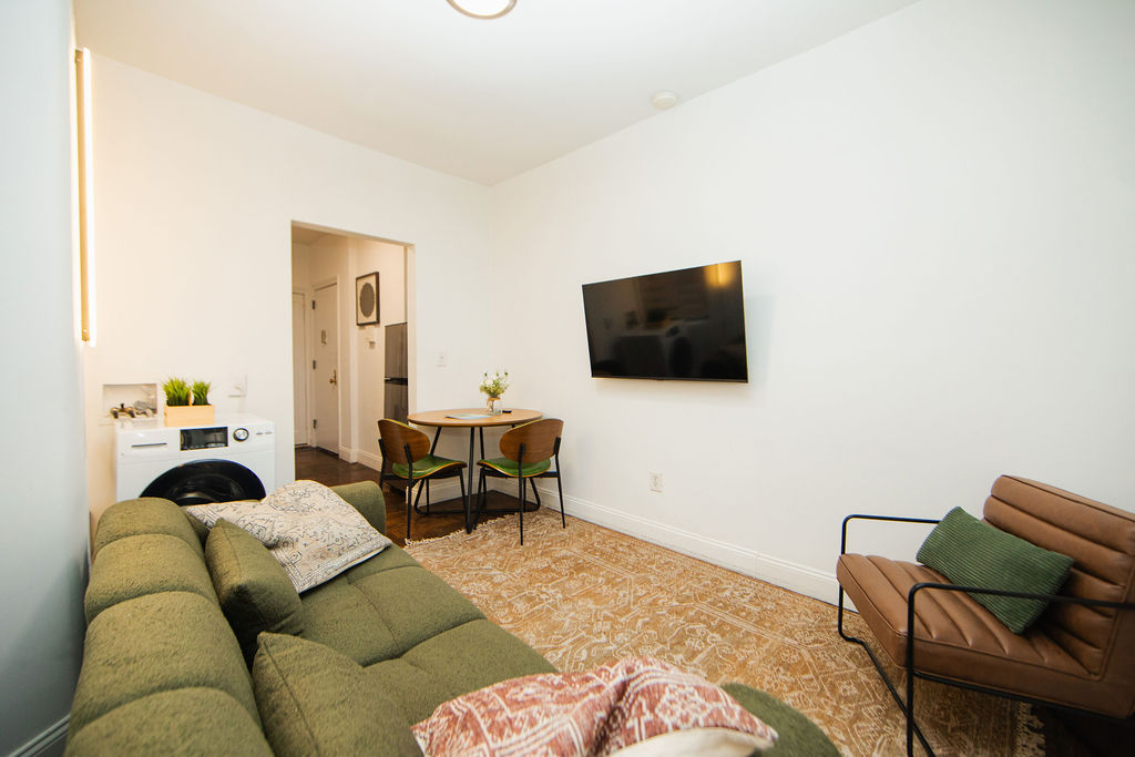 The Apartment at 1 Bedroom / 1 Bathroom Apartment (Image 8)