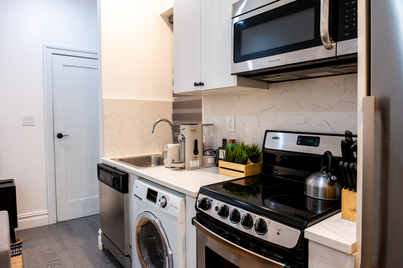 The Apartment at 1 Bedroom / 1 Bathroom Apartment (Image 8)