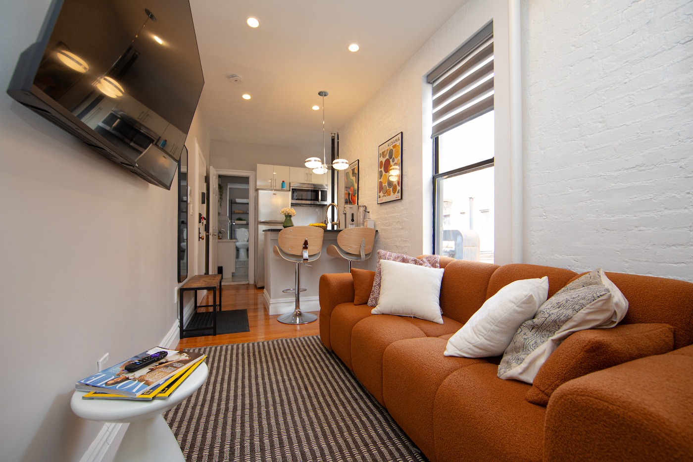 1 Bedroom / 1 Bathroom Apartment: The Apartment (Image 1)