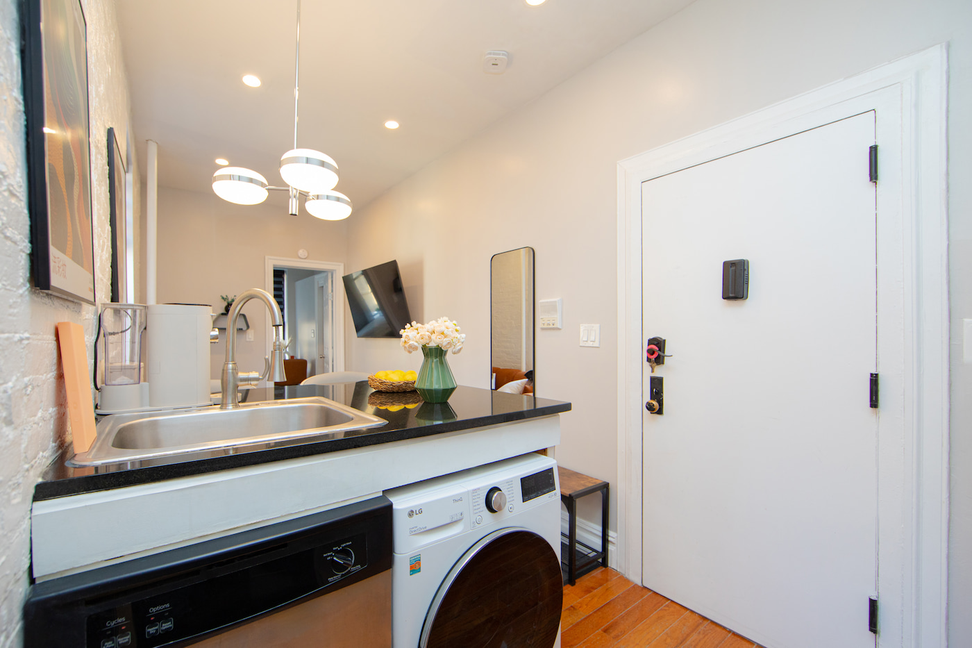 The Apartment at 1 Bedroom / 1 Bathroom Apartment (Image 11)