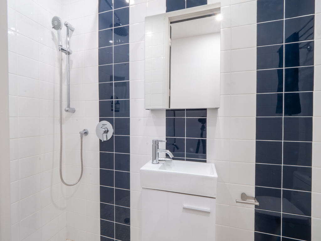 The Bathrooms at The Maison on Halsey (Image 3)