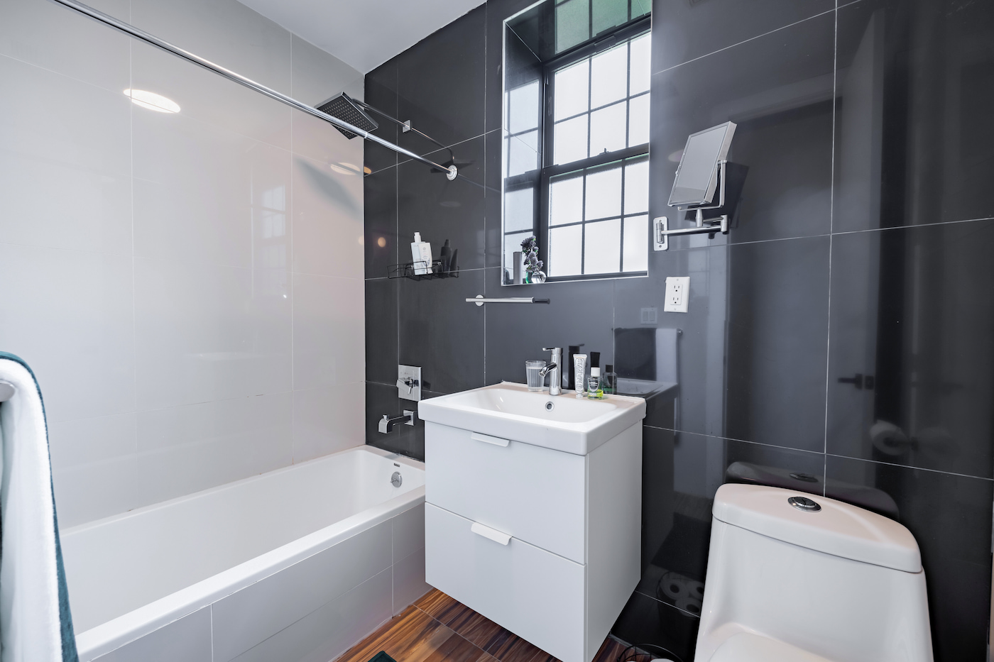 The Room at Standard (Image 5)