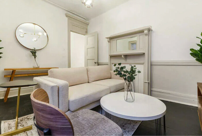 Standard: The Room (Image 3)
