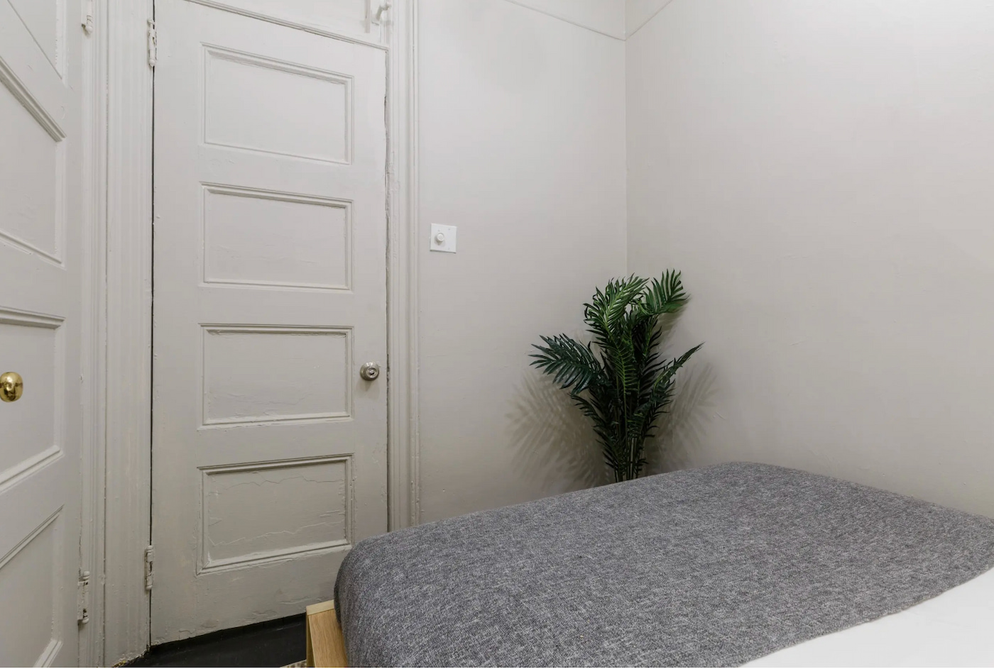 The Room at Economy (Image 2)