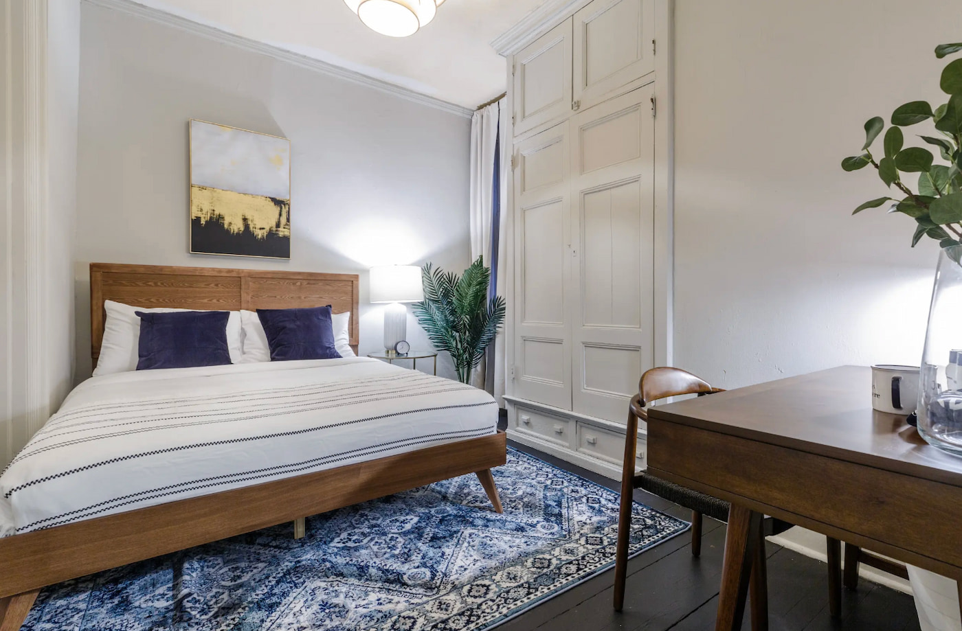Standard+: The Room (Image 1)