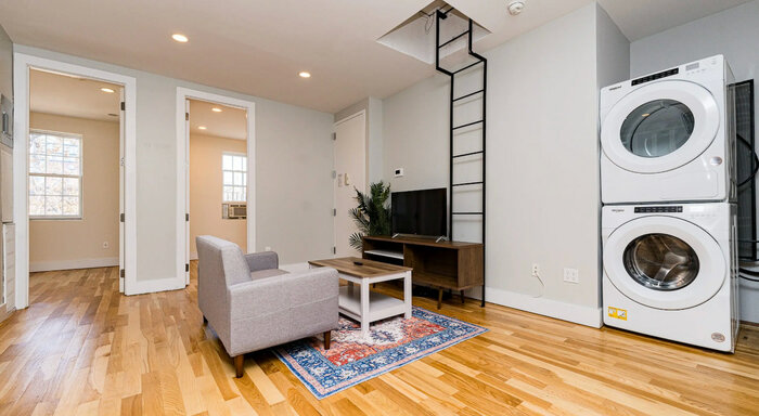 Standard: The Room (Image 4)