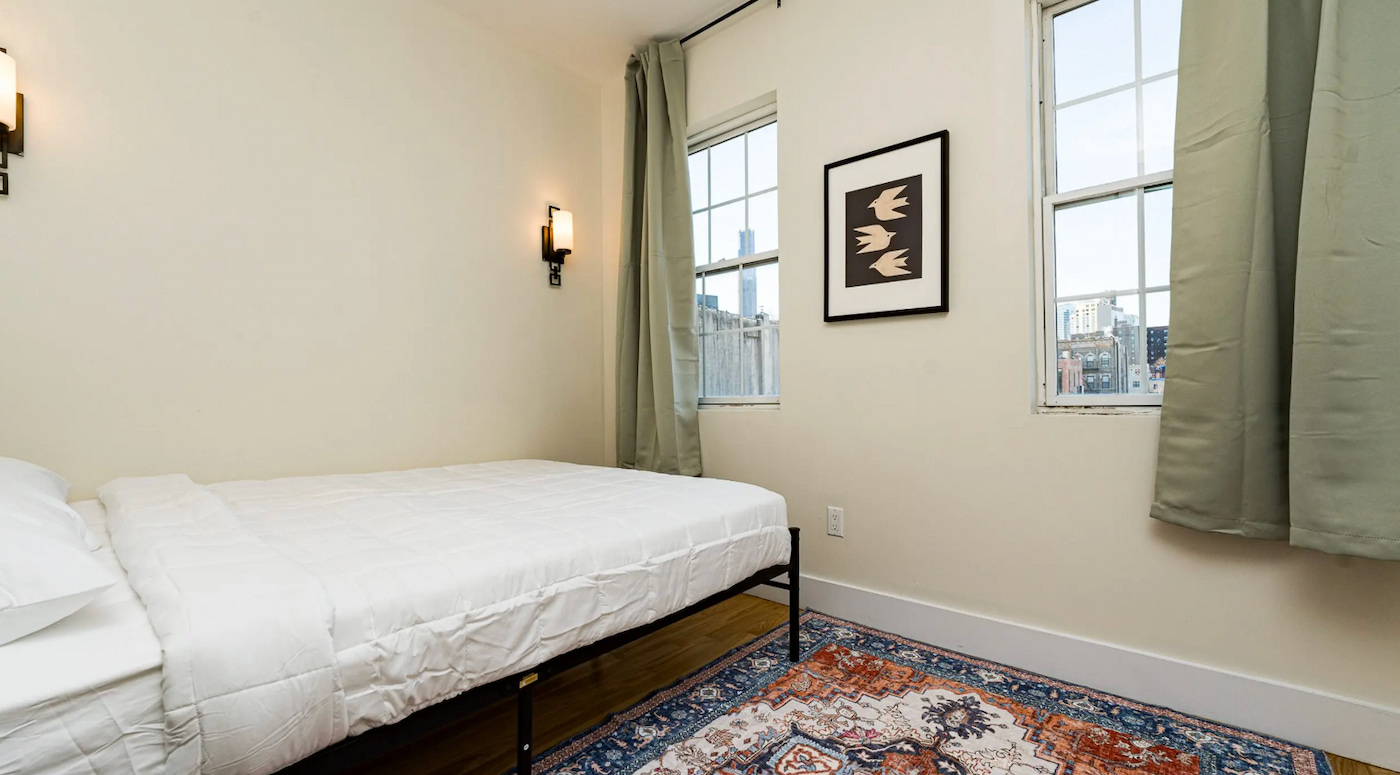 Standard+: The Room (Image 1)