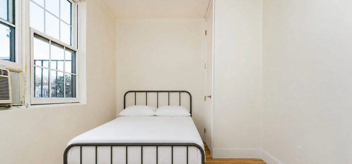 Standard: The Room (Image 3)