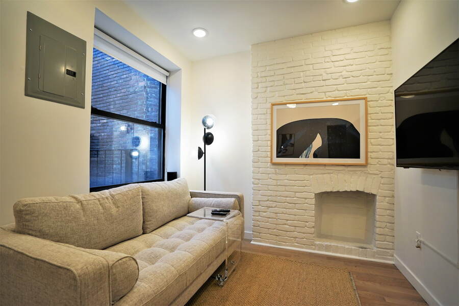 The (Co)Living Rooms at The Hells Kitchen House (Image 4)