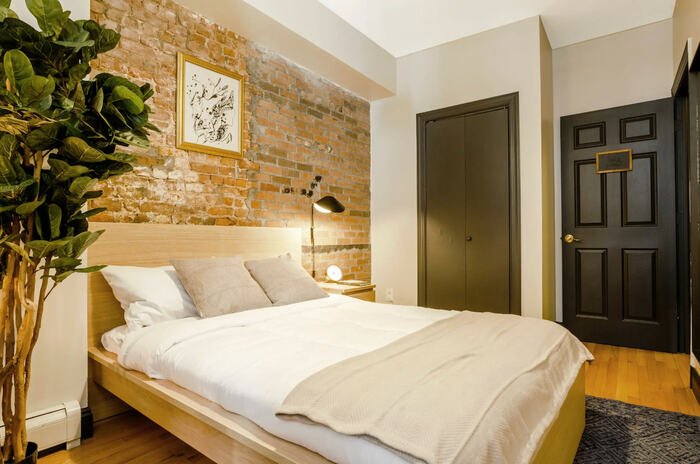 Standard+: The Room (Image 2)