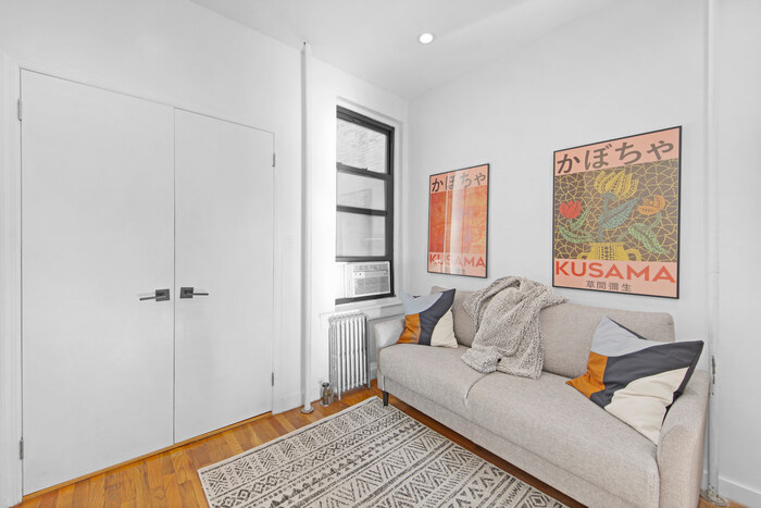 Standard Large: The Room (Image 3)