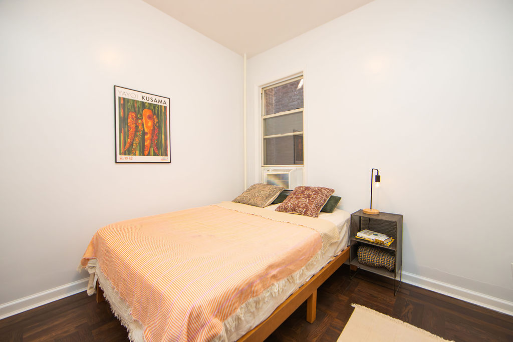 The Room at Economy (Image 2)