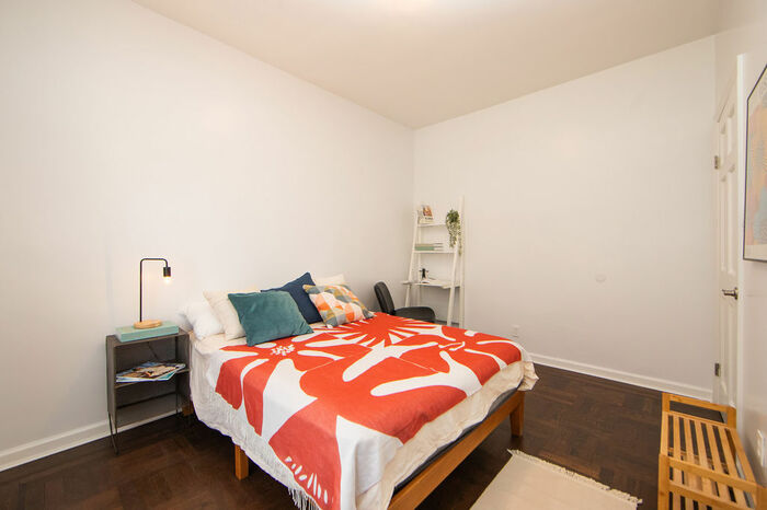 Standard: The Room (Image 2)