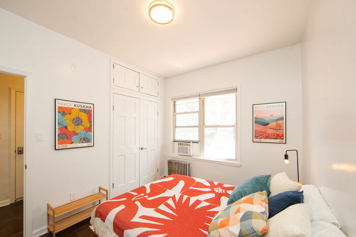 Standard: The Room (Image 3)