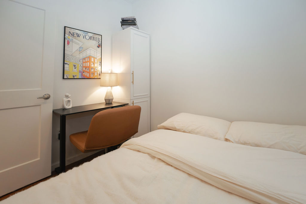 The Room at Economy (Image 3)