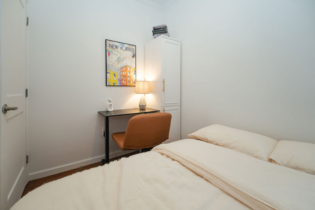 Economy: The Room (Image 1)