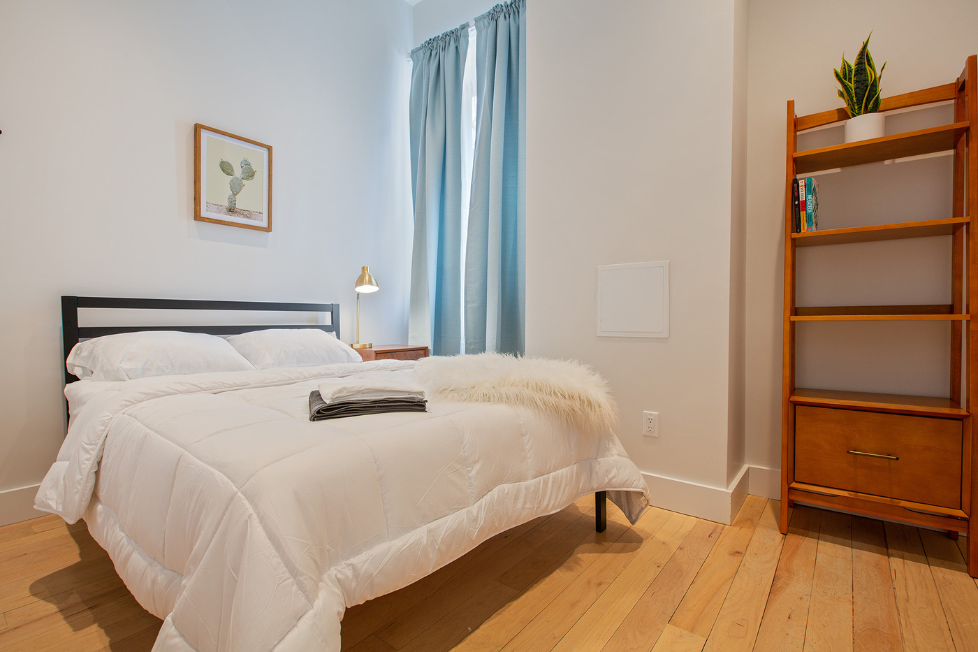The Bedrooms at The Montrose Williamsburg House (Image 2)