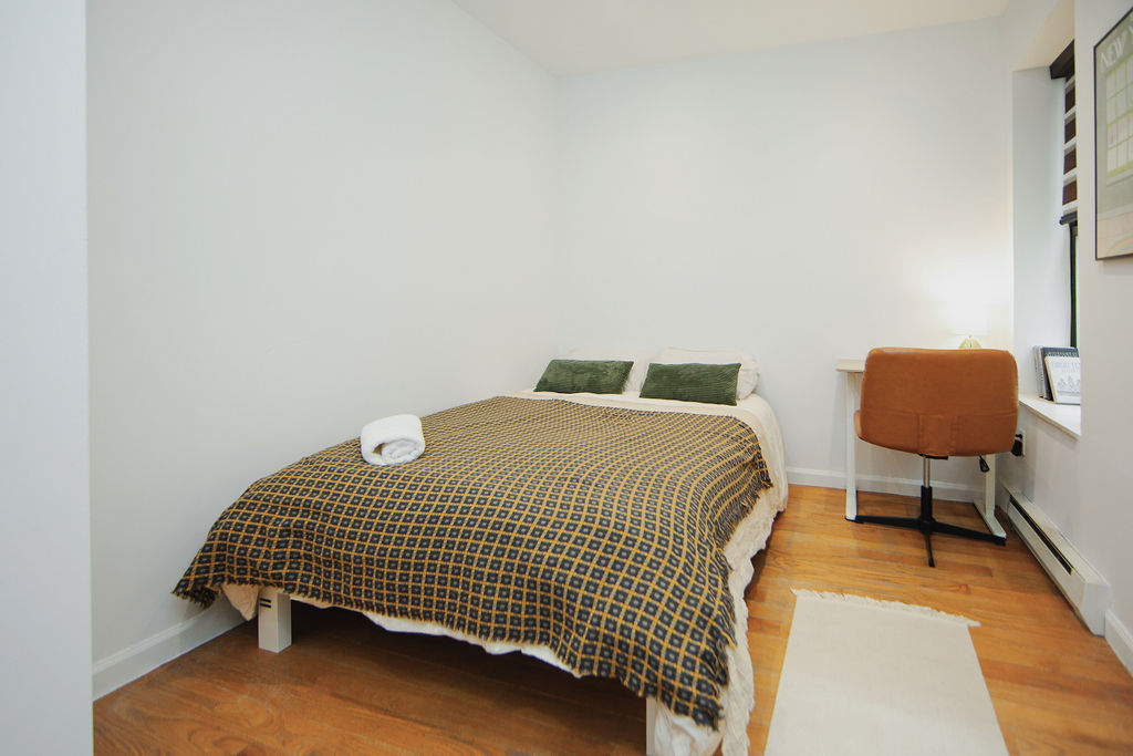 Standard Large: The Room (Image 1)
