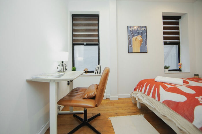 Standard: The Room (Image 4)