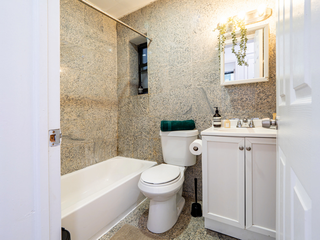 The Room at Standard (Image 6)