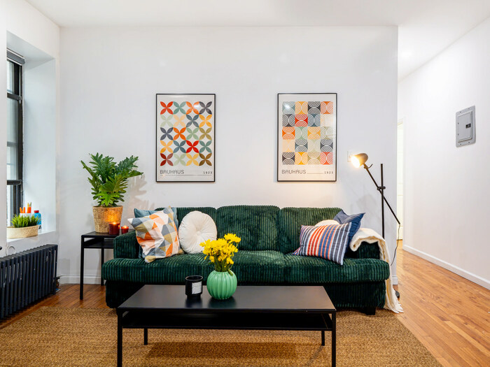 Standard: The Room (Image 4)