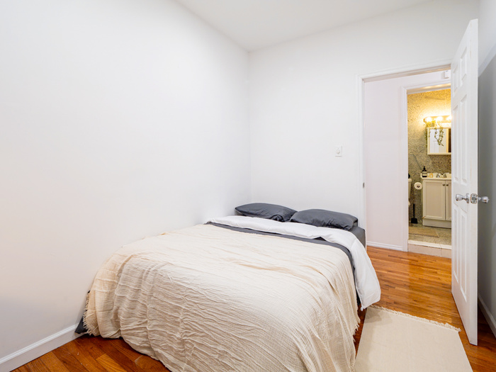 Standard: The Room (Image 2)