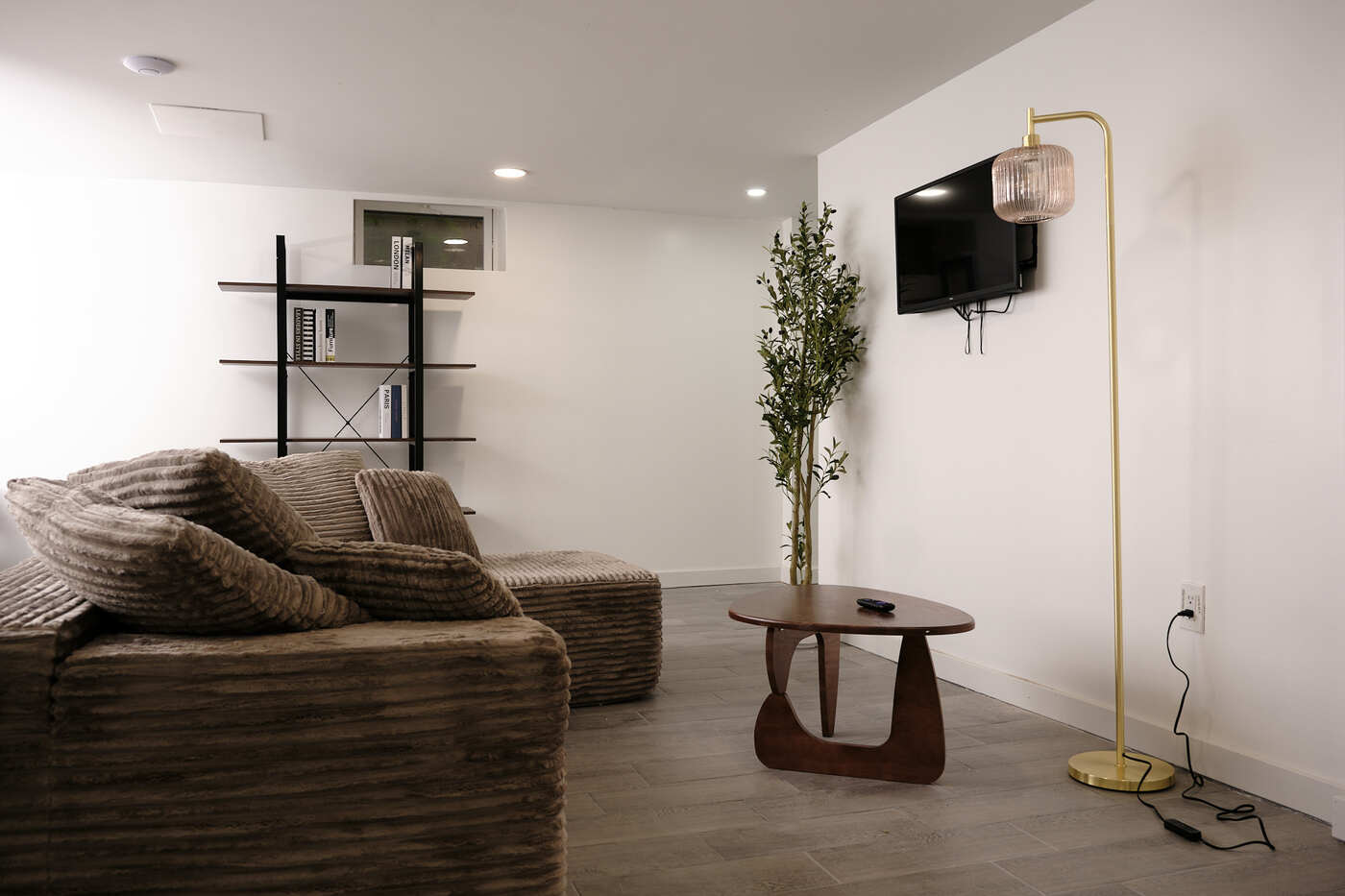 The Room at Executive Small (Image 5)