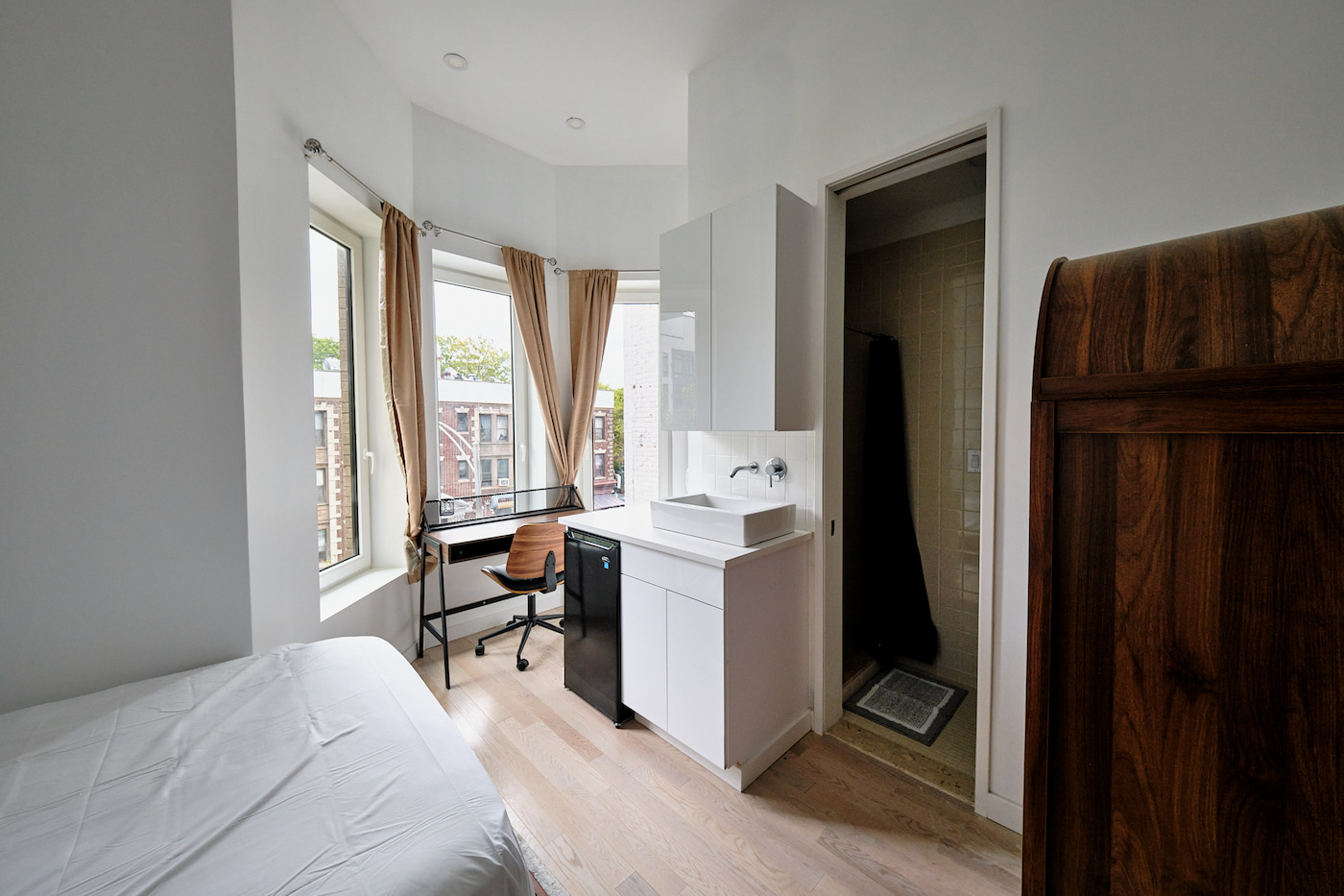 The Room at Executive Extra Large (Image 2)