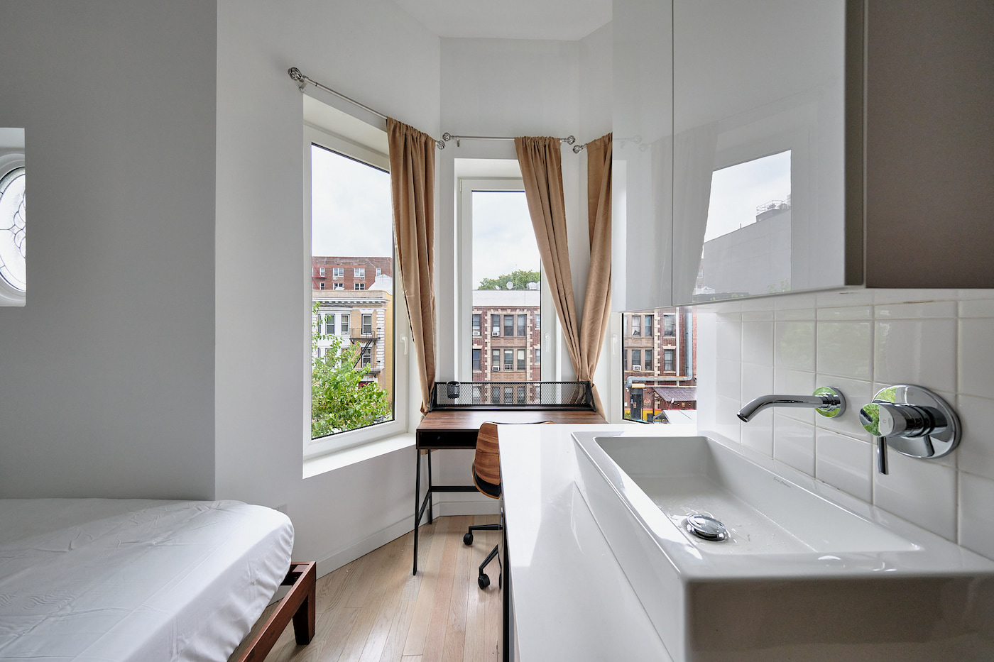 The Room at Executive Extra Large (Image 5)
