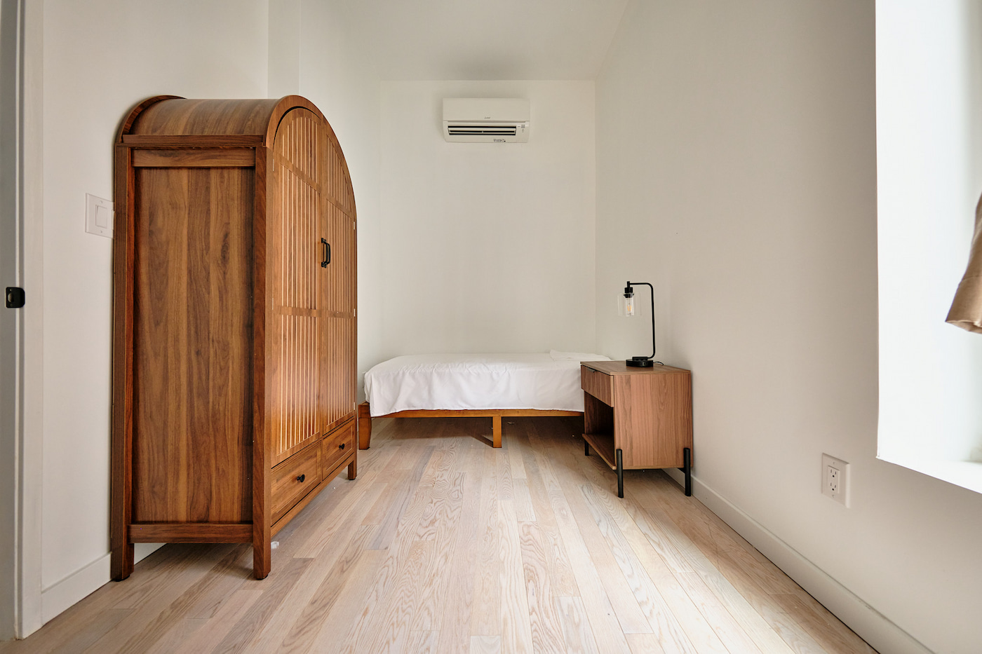 Executive Small: The Room (Image 1)