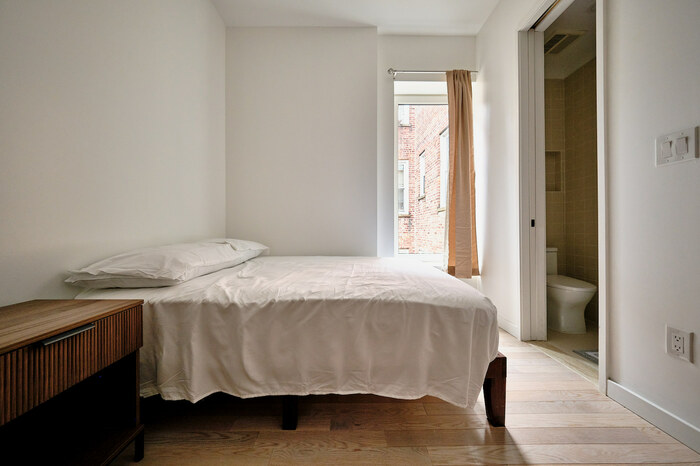 Executive: The Room (Image 3)