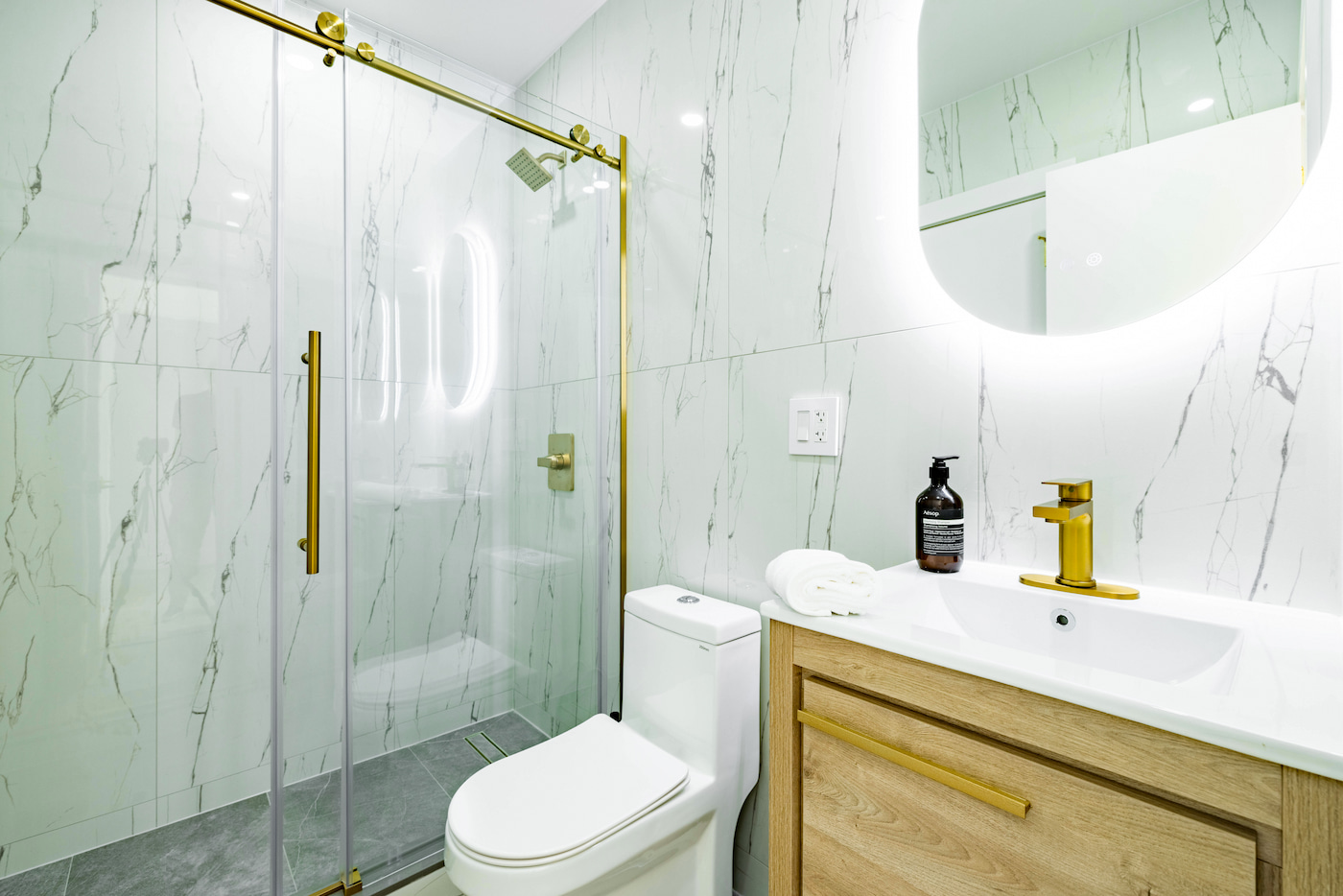 The Bathroom at The Graham House (Image 2)