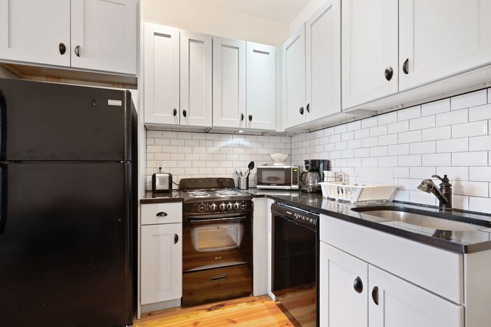 The Upper Manhattan House: The Kitchens/Dining Room