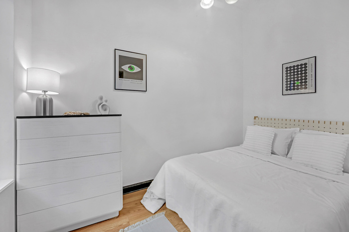1 Bedroom /1 Bathroom Apartment: The Apartment (Image 2)