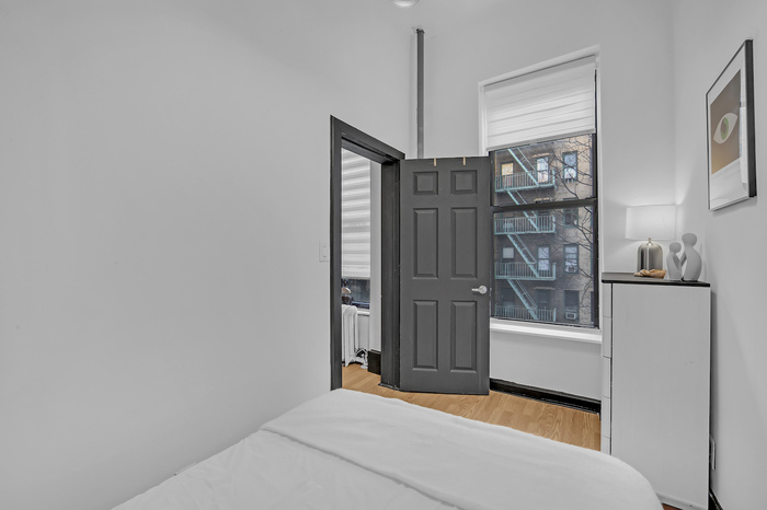 1 Bedroom /1 Bathroom Apartment: The Apartment (Image 3)
