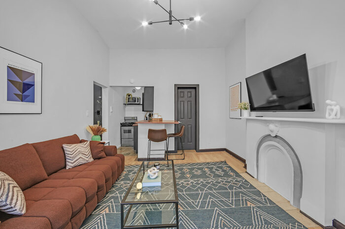 1 Bedroom /1 Bathroom Apartment: The Apartment (Image 4)