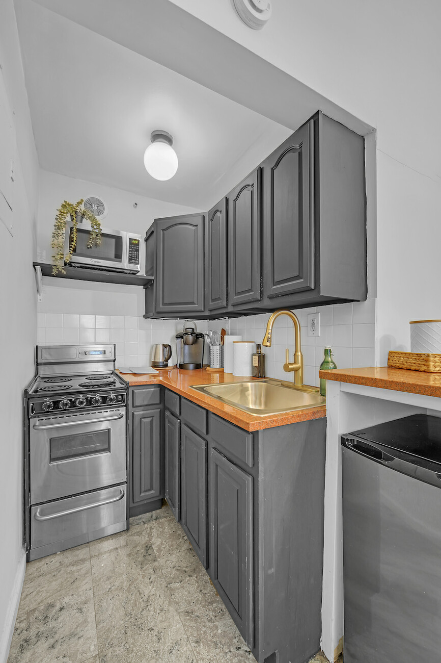 The Apartment at 1 Bedroom /1 Bathroom Apartment (Image 9)
