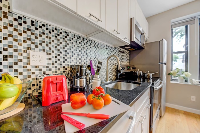 The Kensington House: The Kitchens/Dining Room