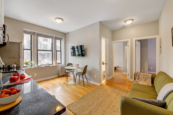 The Kensington House: The (Co)Living Room